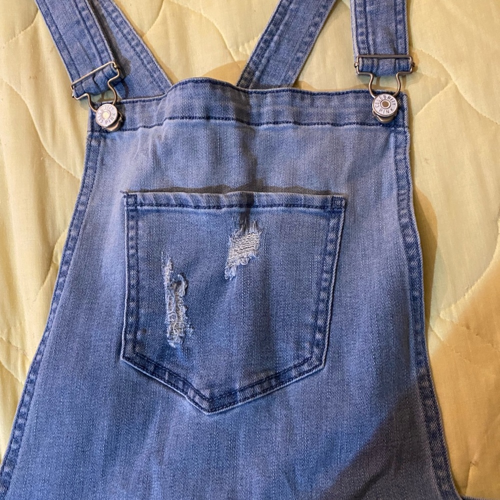 Overall skirt style